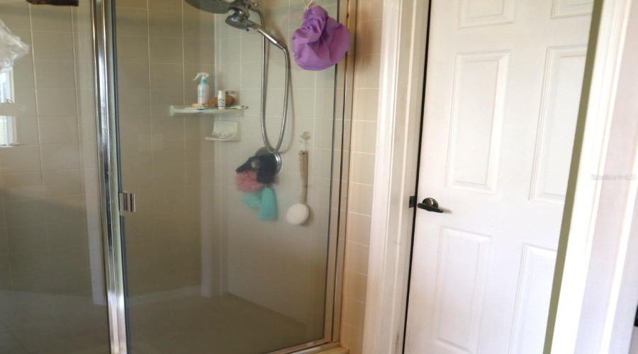 DAVENPORT, Florida 33897, 4 Bedrooms Bedrooms, ,3 BathroomsBathrooms,Residential,For Sale,LOCKBREEZE DR,0,MFRO6337459