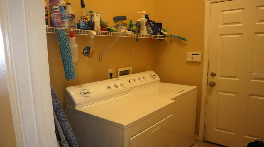 DAVENPORT, Florida 33897, 4 Bedrooms Bedrooms, ,3 BathroomsBathrooms,Residential,For Sale,LOCKBREEZE DR,0,MFRO6337459