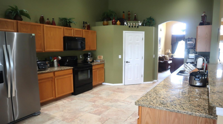 DAVENPORT, Florida 33897, 4 Bedrooms Bedrooms, ,3 BathroomsBathrooms,Residential,For Sale,LOCKBREEZE DR,0,MFRO6337459