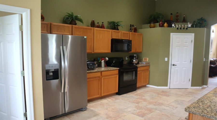 DAVENPORT, Florida 33897, 4 Bedrooms Bedrooms, ,3 BathroomsBathrooms,Residential,For Sale,LOCKBREEZE DR,0,MFRO6337459