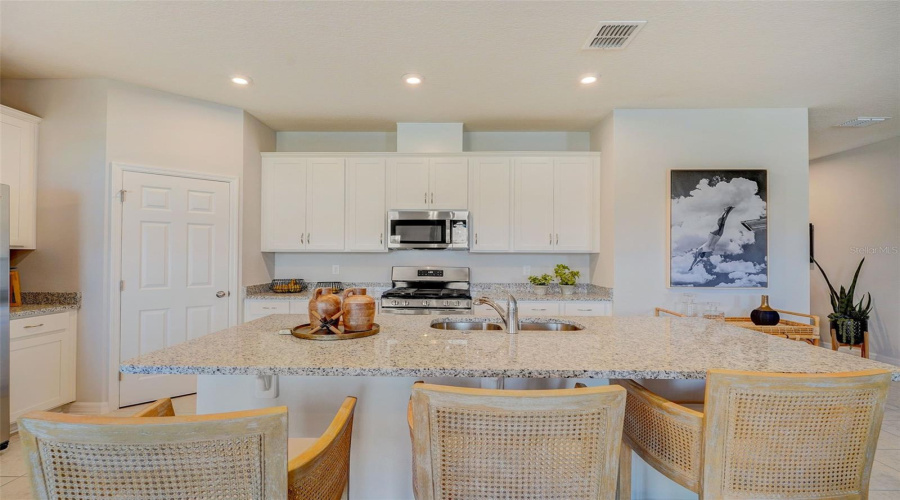 DAVENPORT, Florida 33837, 4 Bedrooms Bedrooms, ,2 BathroomsBathrooms,Residential,For Sale,ALTITUDE,0,MFRO6330395