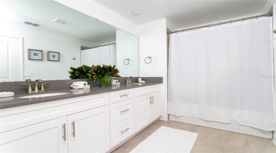 KISSIMMEE, Florida 34746, 5 Bedrooms Bedrooms, ,4 BathroomsBathrooms,Residential,For Sale,SCENE,0,MFRO6270615