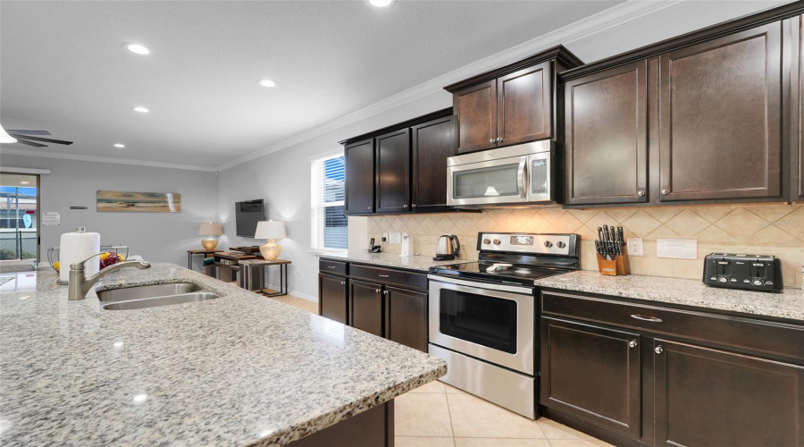 KISSIMMEE, Florida 34747, 8 Bedrooms Bedrooms, ,6 BathroomsBathrooms,Residential,For Sale,MENTON LOOP,0,MFRO6338064