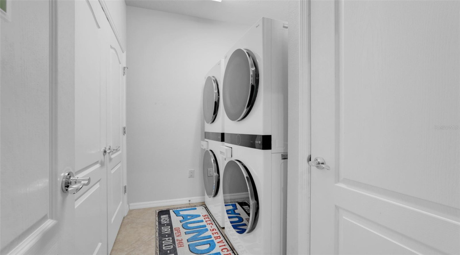 KISSIMMEE, Florida 34747, 8 Bedrooms Bedrooms, ,6 BathroomsBathrooms,Residential,For Sale,MENTON LOOP,0,MFRO6338064