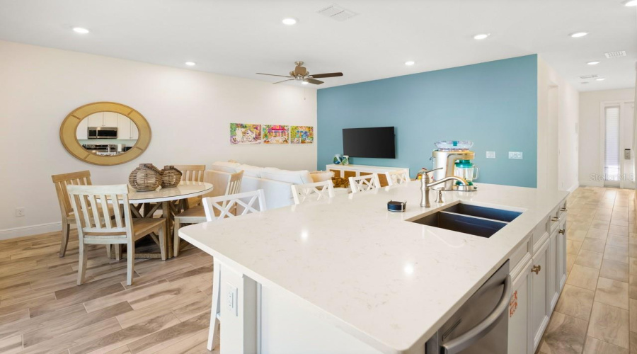 KISSIMMEE, Florida 34747, 3 Bedrooms Bedrooms, ,3 BathroomsBathrooms,Residential,For Sale,ON THE ROCKS,0,MFRO6338808
