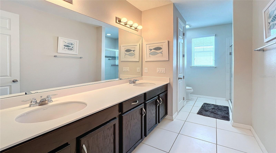 Upstairs Ensuite Bathroom