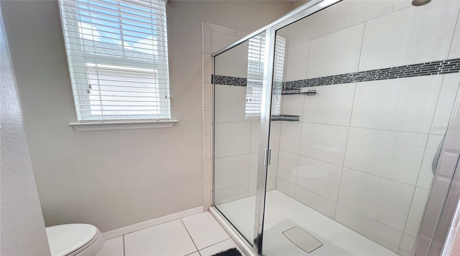 Upstairs Ensuite Bathroom