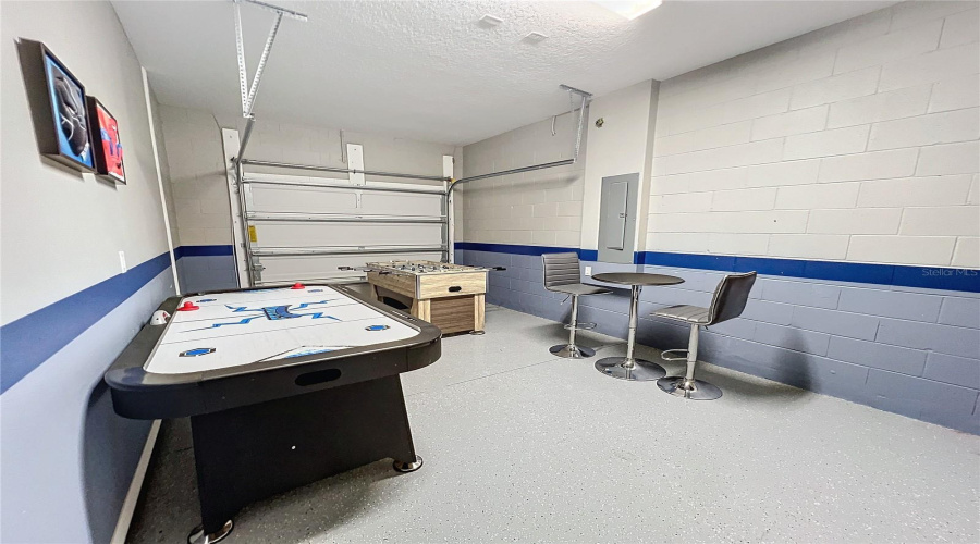 Garage/Game Room