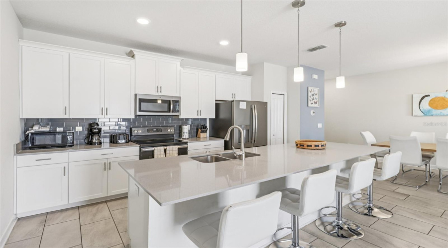 KISSIMMEE, Florida 34746, 4 Bedrooms Bedrooms, ,3 BathroomsBathrooms,Residential,For Sale,WINDERMERE,0,MFRR4909799
