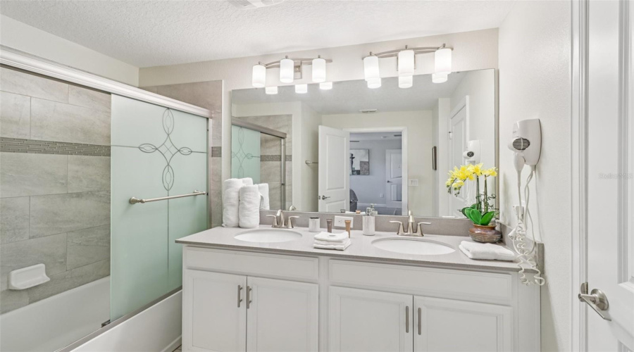 KISSIMMEE, Florida 34746, 4 Bedrooms Bedrooms, ,3 BathroomsBathrooms,Residential,For Sale,WINDERMERE,0,MFRR4909799