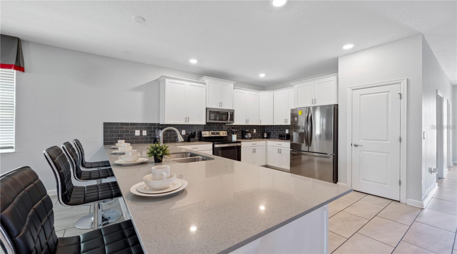DAVENPORT, Florida 33896, 9 Bedrooms Bedrooms, ,5 BathroomsBathrooms,Residential,For Sale,PEBBLE BEACH,0,MFRO6338976