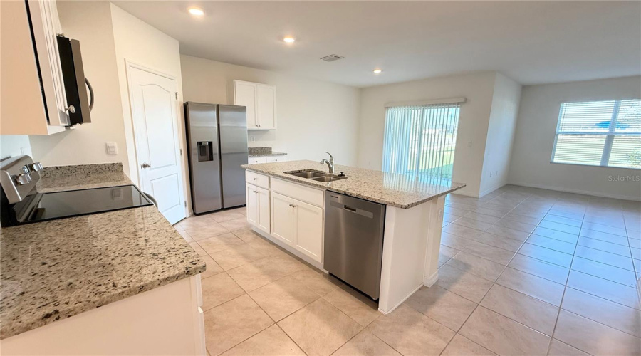 DAVENPORT, Florida 33837, 4 Bedrooms Bedrooms, ,2 BathroomsBathrooms,Residential,For Sale,CASCADE,0,MFRO6282917