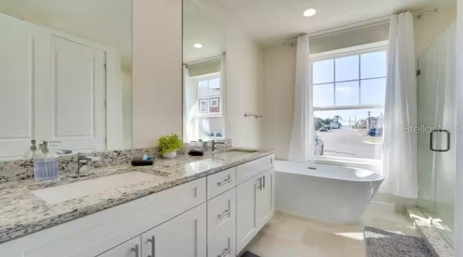 KISSIMMEE, Florida 34747, 5 Bedrooms Bedrooms, ,5 BathroomsBathrooms,Residential,For Sale,SUNFLOWER,0,MFRO6320588