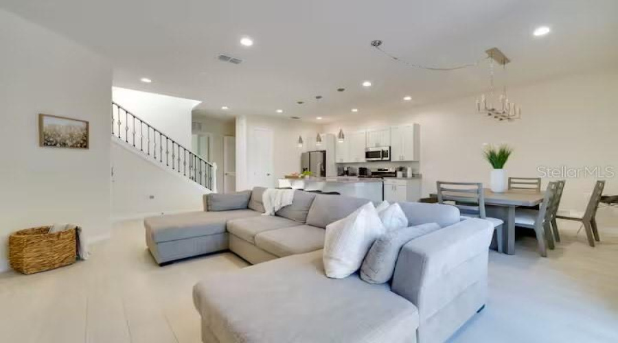 KISSIMMEE, Florida 34747, 5 Bedrooms Bedrooms, ,5 BathroomsBathrooms,Residential,For Sale,SUNFLOWER,0,MFRO6320588
