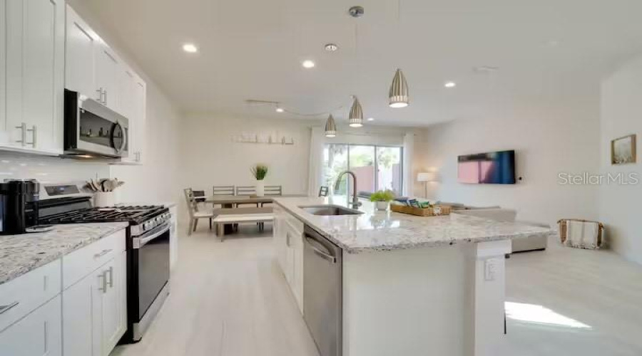 KISSIMMEE, Florida 34747, 5 Bedrooms Bedrooms, ,5 BathroomsBathrooms,Residential,For Sale,SUNFLOWER,0,MFRO6320588