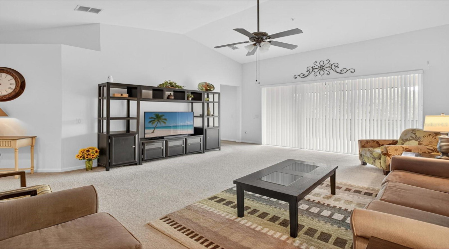 DAVENPORT, Florida 33896, 2 Bedrooms Bedrooms, ,2 BathroomsBathrooms,Residential,For Sale,QUIMBY,0,MFRO6339189
