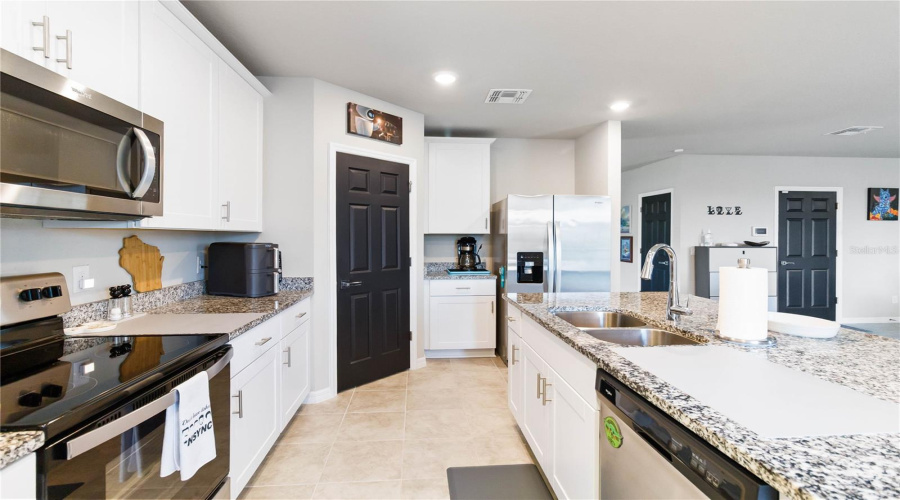 DAVENPORT, Florida 33837, 4 Bedrooms Bedrooms, ,3 BathroomsBathrooms,Residential,For Sale,CITRUS LANDINGS,0,MFRO6326080