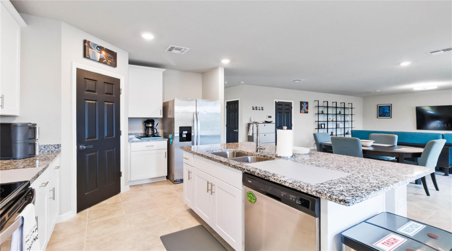 DAVENPORT, Florida 33837, 4 Bedrooms Bedrooms, ,3 BathroomsBathrooms,Residential,For Sale,CITRUS LANDINGS,0,MFRO6326080