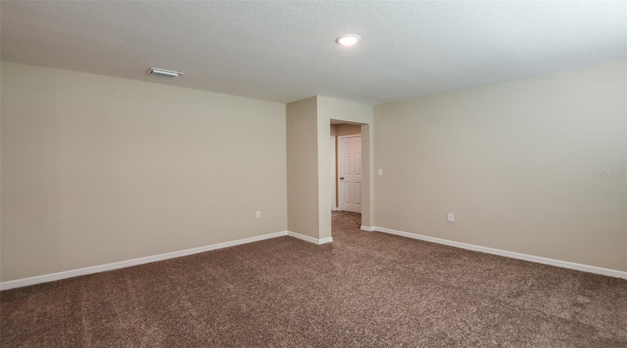DAVENPORT, Florida 33837, 5 Bedrooms Bedrooms, ,3 BathroomsBathrooms,Residential,For Sale,ROLLING LAKE,0,MFRTB8422200
