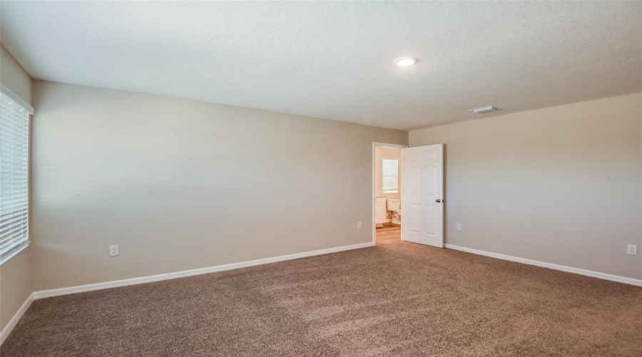 DAVENPORT, Florida 33837, 5 Bedrooms Bedrooms, ,3 BathroomsBathrooms,Residential,For Sale,ROLLING LAKE,0,MFRTB8422200