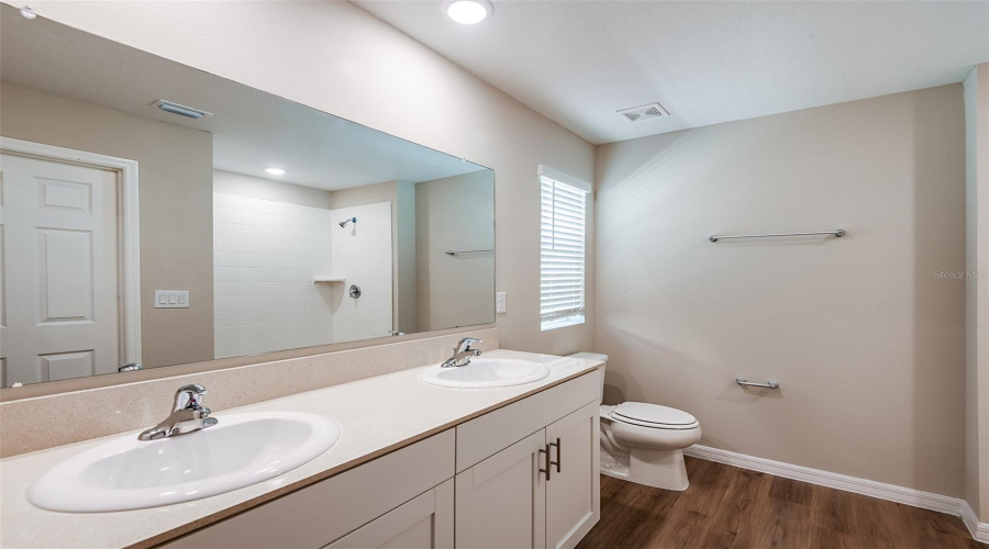 DAVENPORT, Florida 33837, 5 Bedrooms Bedrooms, ,3 BathroomsBathrooms,Residential,For Sale,ROLLING LAKE,0,MFRTB8422200
