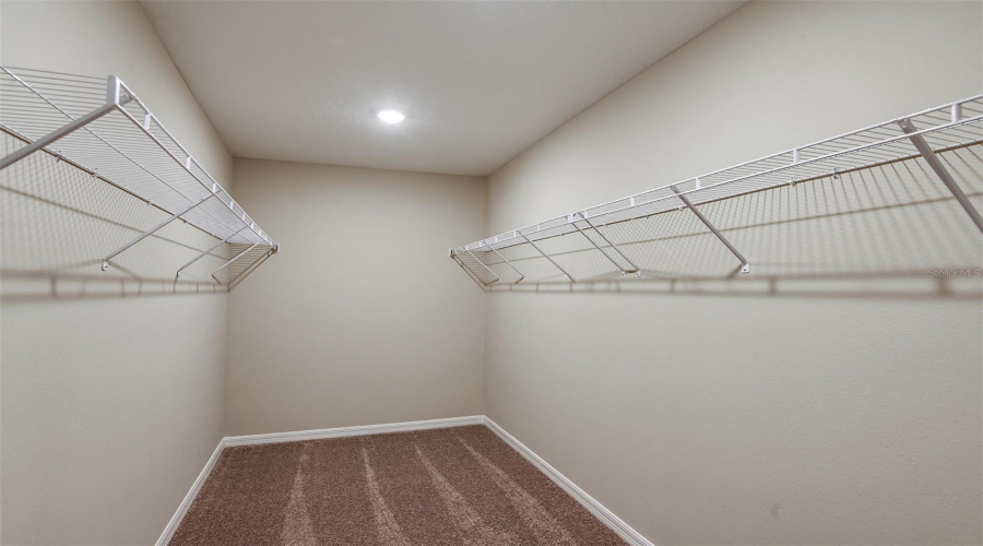 DAVENPORT, Florida 33837, 5 Bedrooms Bedrooms, ,3 BathroomsBathrooms,Residential,For Sale,ROLLING LAKE,0,MFRTB8422200