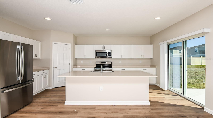 DAVENPORT, Florida 33837, 5 Bedrooms Bedrooms, ,3 BathroomsBathrooms,Residential,For Sale,ROLLING LAKE,0,MFRTB8422200