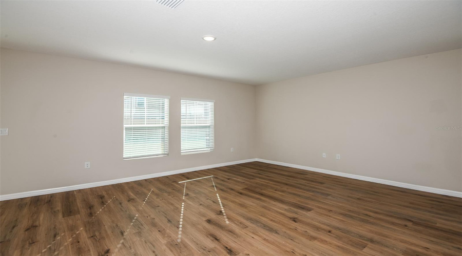 DAVENPORT, Florida 33837, 5 Bedrooms Bedrooms, ,3 BathroomsBathrooms,Residential,For Sale,ROLLING LAKE,0,MFRTB8422200