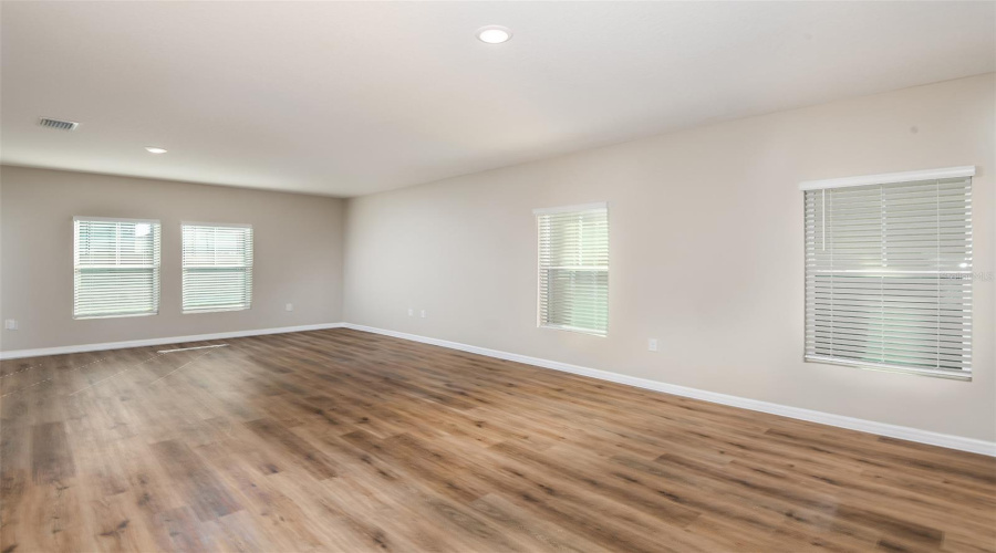 DAVENPORT, Florida 33837, 5 Bedrooms Bedrooms, ,3 BathroomsBathrooms,Residential,For Sale,ROLLING LAKE,0,MFRTB8422200