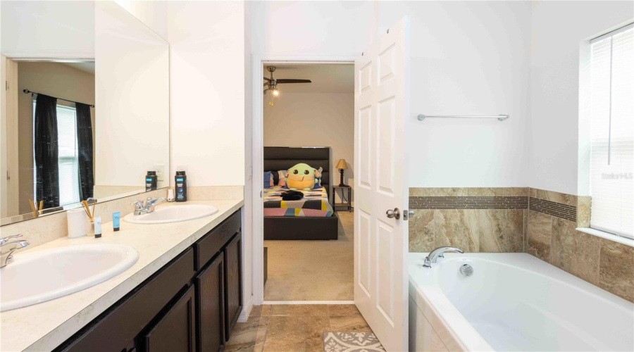 DAVENPORT, Florida 33897, 4 Bedrooms Bedrooms, ,4 BathroomsBathrooms,Residential,For Sale,MONTGOMERY,0,MFRO6339589