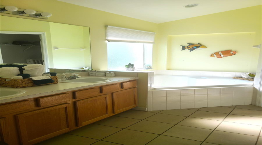 DAVENPORT, Florida 33897, 3 Bedrooms Bedrooms, ,2 BathroomsBathrooms,Residential,For Sale,LANGHAM,0,MFRS5133484