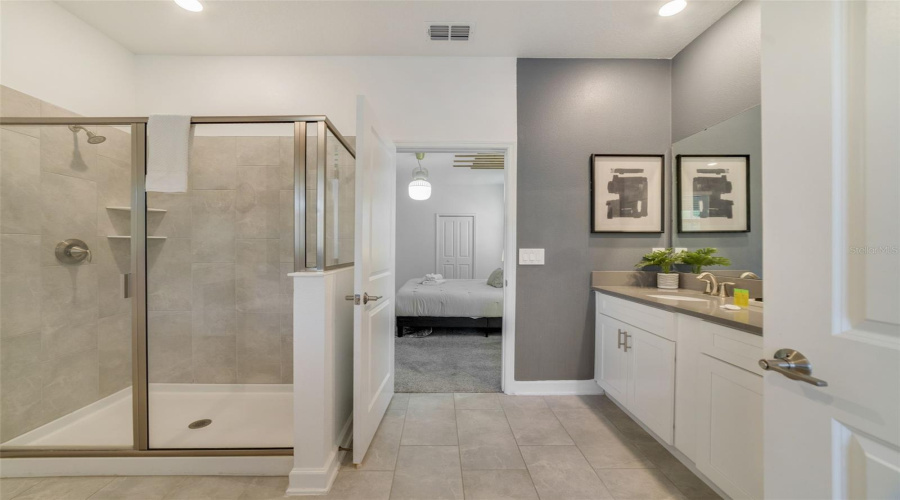 KISSIMMEE, Florida 34746, 8 Bedrooms Bedrooms, ,5 BathroomsBathrooms,Residential,For Sale,PENELOPE,0,MFRS5133614