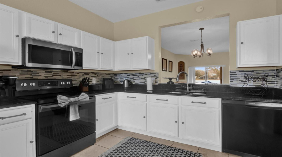 DAVENPORT, Florida 33897, 3 Bedrooms Bedrooms, ,2 BathroomsBathrooms,Residential,For Sale,CALABRIA,0,MFRS5130432