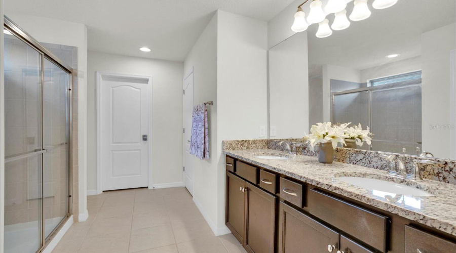 KISSIMMEE, Florida 34747, 5 Bedrooms Bedrooms, ,4 BathroomsBathrooms,Residential,For Sale,DUBAI,0,MFRFC312189