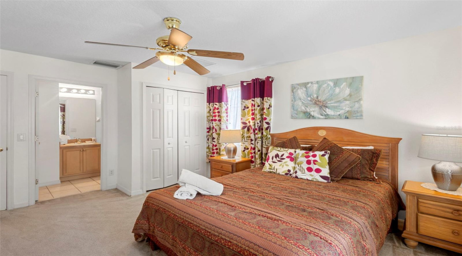 Upstairs Bedroom, en suite bathroom