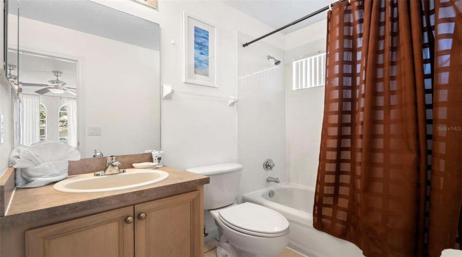 Upstairs En Suite Bathroom #4