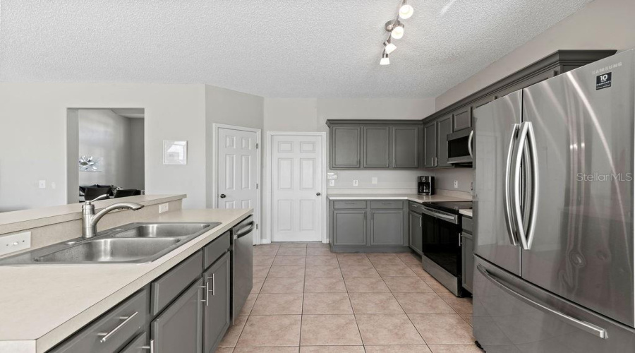 DAVENPORT, Florida 33837, 4 Bedrooms Bedrooms, ,3 BathroomsBathrooms,Residential,For Sale,SUNSET VIEW,0,MFRG5101417