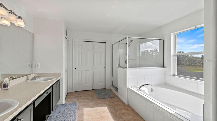 DAVENPORT, Florida 33837, 4 Bedrooms Bedrooms, ,3 BathroomsBathrooms,Residential,For Sale,SUNSET VIEW,0,MFRG5101417