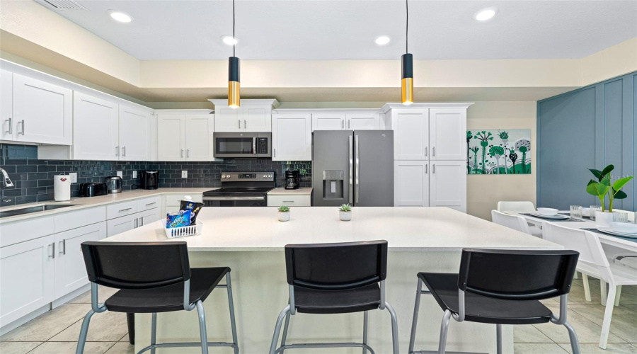 Oversized center island in kitchen!