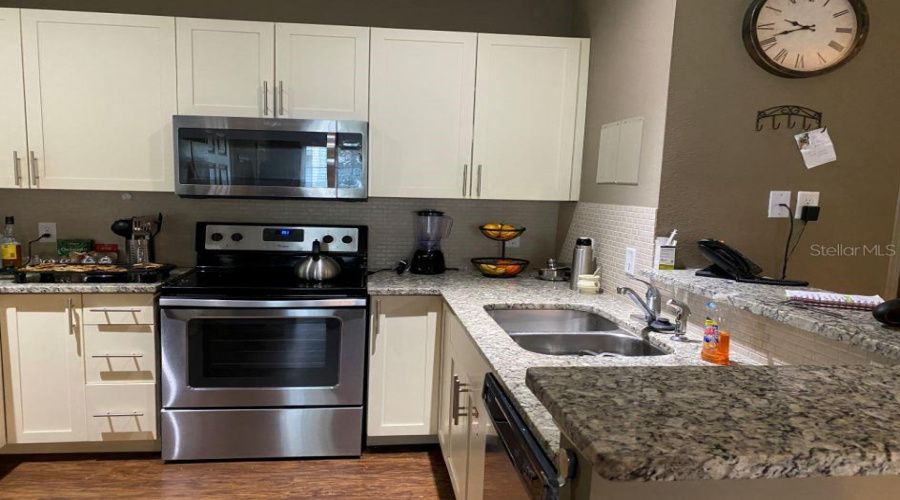 KISSIMMEE, Florida 34747, 4 Bedrooms Bedrooms, ,3 BathroomsBathrooms,Residential,For Sale,GOLD,0,MFRO6340126