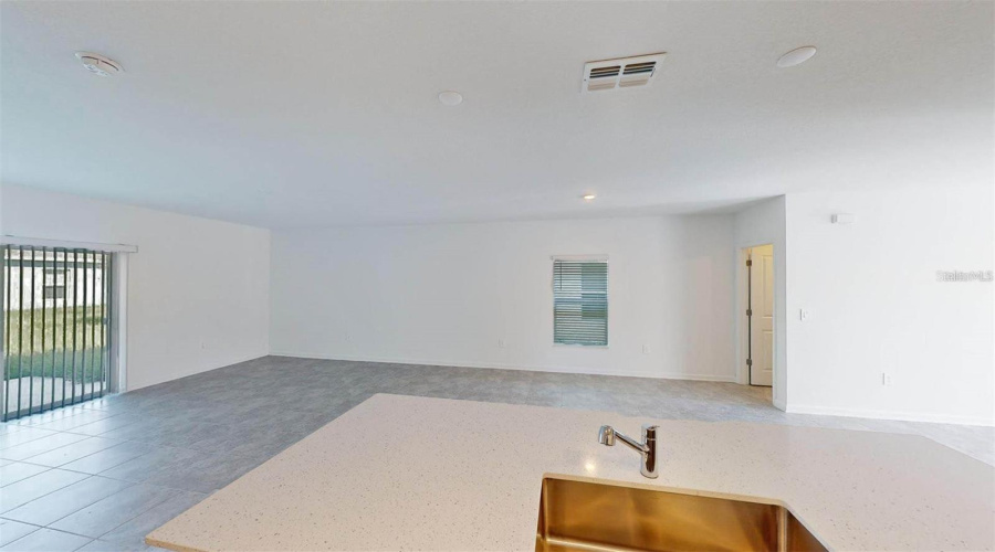 DAVENPORT, Florida 33837, 6 Bedrooms Bedrooms, ,3 BathroomsBathrooms,Residential,For Sale,RESERVOIR,0,MFRO6340082