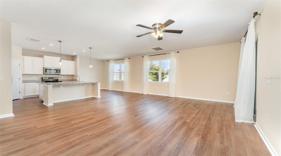 DAVENPORT, Florida 33837, 4 Bedrooms Bedrooms, ,2 BathroomsBathrooms,Residential,For Sale,SUMMER SQUALL,0,MFRTB8422691