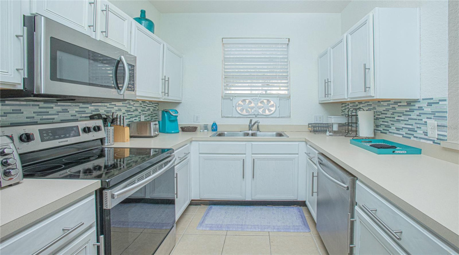 DAVENPORT, Florida 33897, 4 Bedrooms Bedrooms, ,3 BathroomsBathrooms,Residential,For Sale,PALERMO,0,MFRL4955485