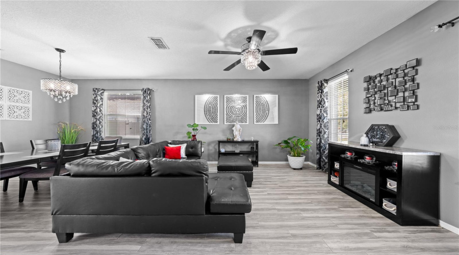 Living/dining combo