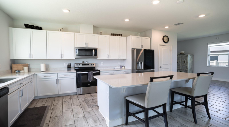 DAVENPORT, Florida 33837, 4 Bedrooms Bedrooms, ,2 BathroomsBathrooms,Residential,For Sale,OVERLOOK CT,0,MFRP4936115