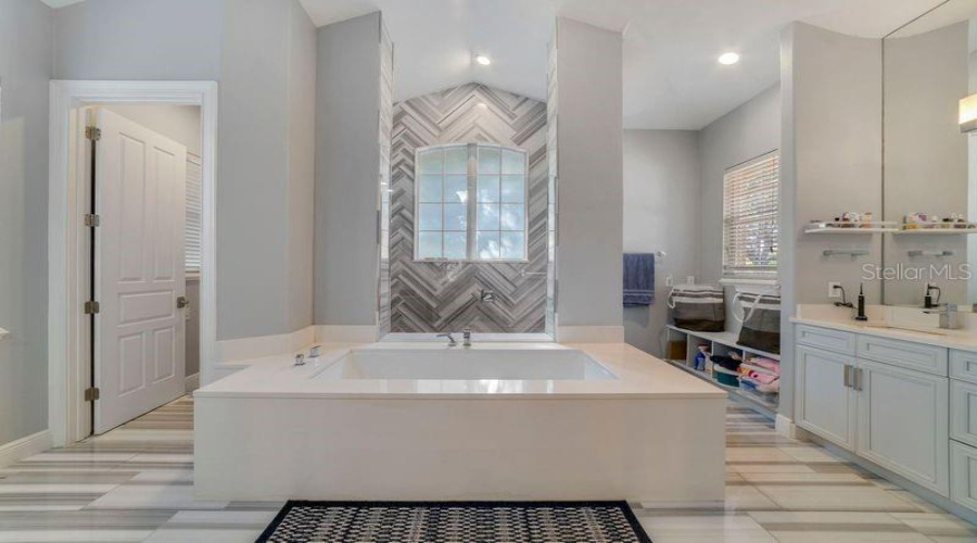 ORLANDO, Florida 32836, 6 Bedrooms Bedrooms, ,5 BathroomsBathrooms,Residential,For Sale,SOUTHERN BREEZE,0,MFRO6334731