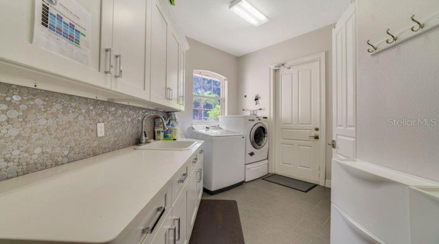 ORLANDO, Florida 32836, 6 Bedrooms Bedrooms, ,5 BathroomsBathrooms,Residential,For Sale,SOUTHERN BREEZE,0,MFRO6334731