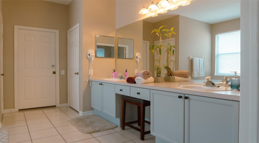 KISSIMMEE, Florida 34747, 5 Bedrooms Bedrooms, ,3 BathroomsBathrooms,Residential,For Sale,FAN PALM,0,MFRO6339969