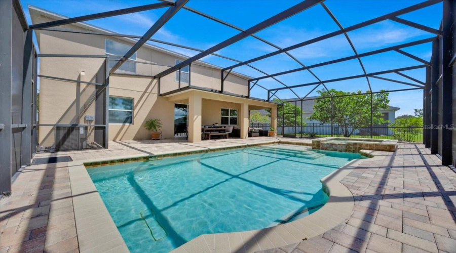 Big Pool with jacuzzi
