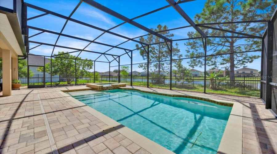 Large pool with jacuzzi with incredible views.